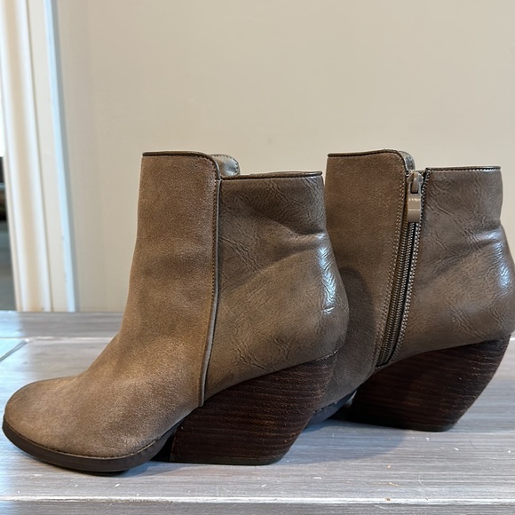 Very Volatile Booties - Picture 4 of 7